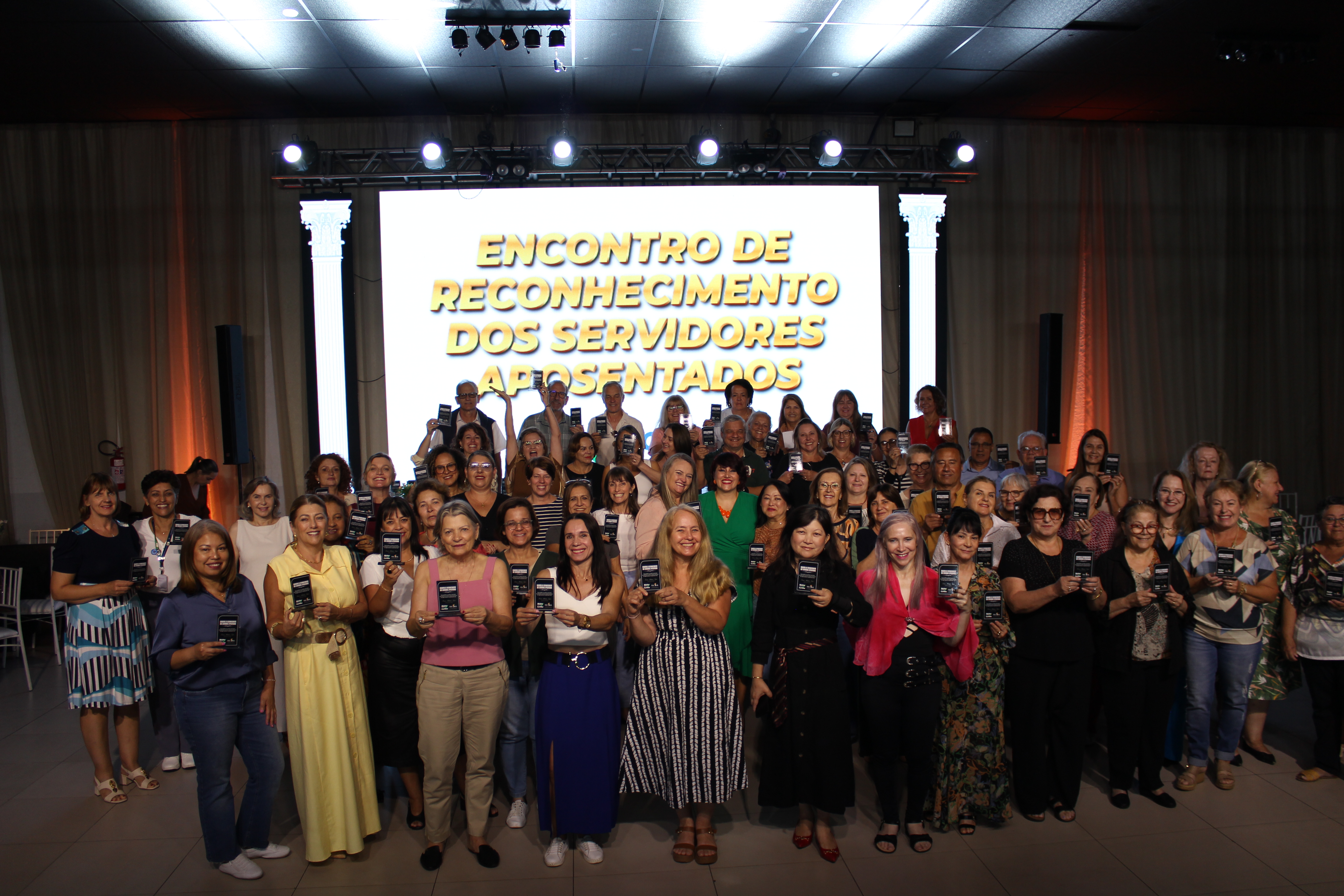 Encontro reconhece a trajetória dos servidores aposentados do NRE Curitiba