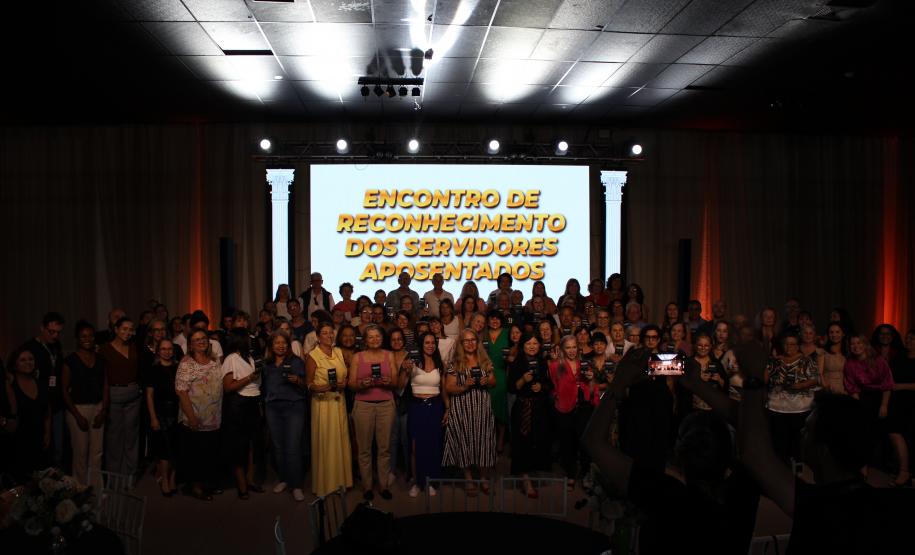 Encontro reconhece a trajetória dos servidores aposentados do NRE Curitiba