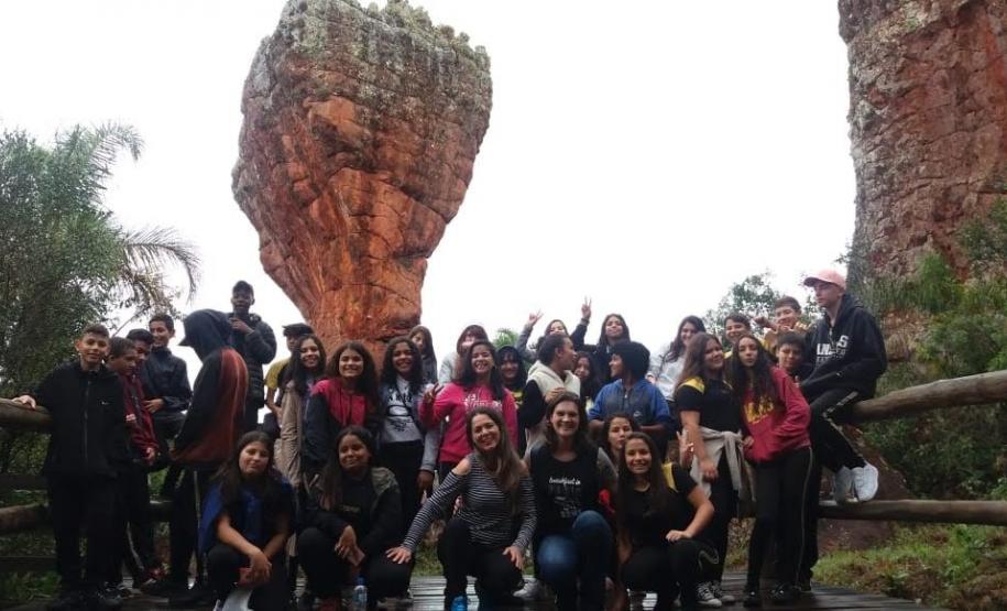 Aula de Campo no Parque Estadual de Vila Velha, Ponta Grossa: Geografia e Língua Portuguesa